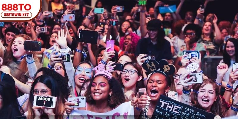 Có cộng đồng người hâm mộ lớn mạnh